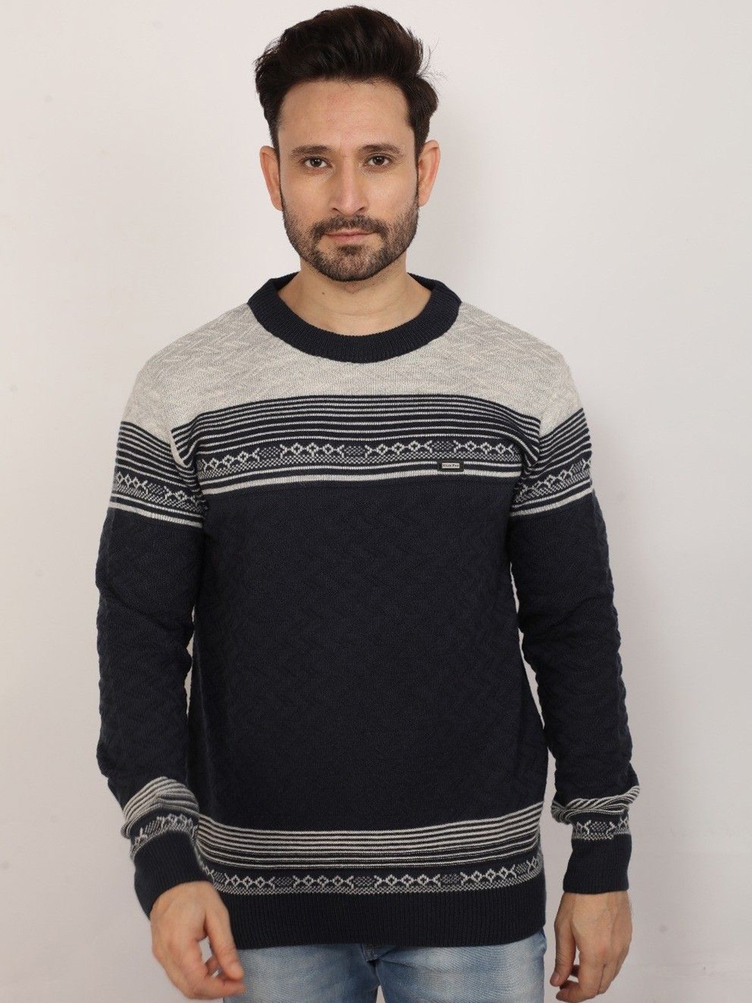 

Klub Fox Men Striped Pullover Sweater, Grey