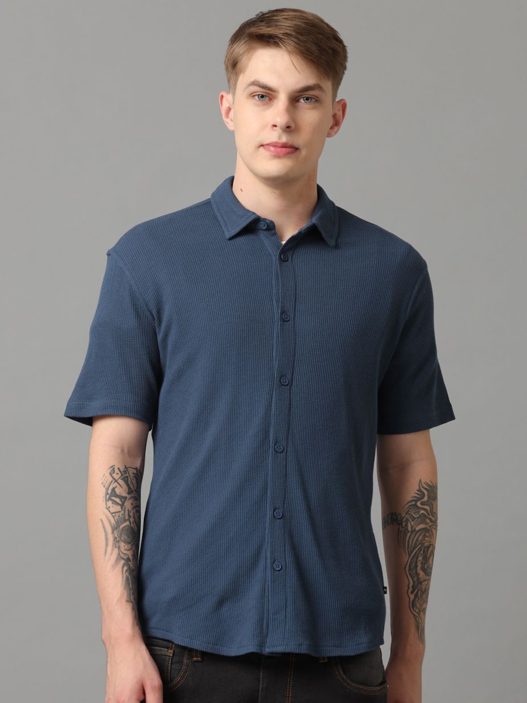 

Voi Jeans Men Spread Collar Solid Cotton Slim Fit Casual Shirt, Blue