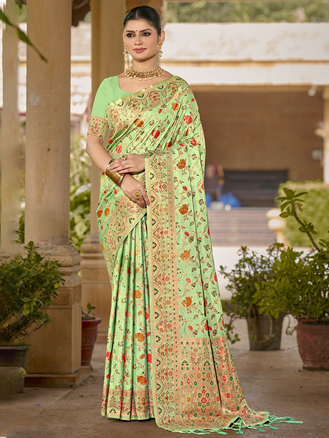 

SANGAM PRINTS Floral Woven Design Zari Tussar Saree, Green