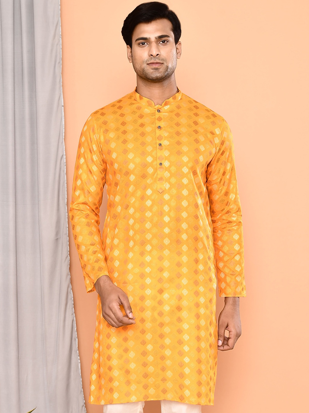 

MAAHI FABS Men Geometric Thread Work Kurta, Yellow