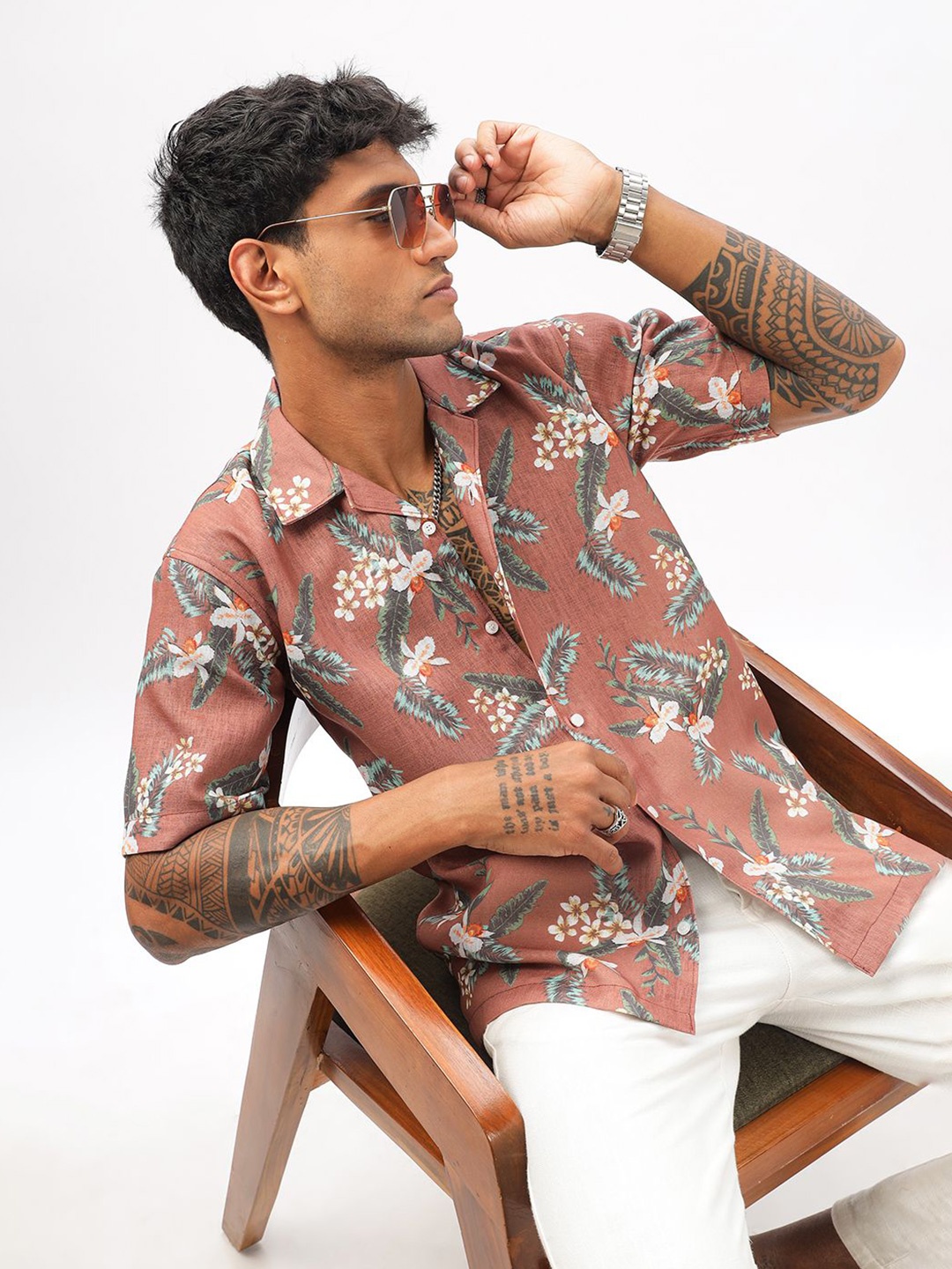 

Vestirio Men Relaxed Cuban Collar Floral Printed Linen Blend Casual Shirt, Brown