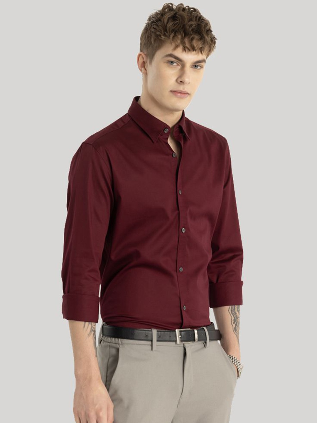 

Snitch Men Smart Spread Collar Solid Cotton Slim Fit Semiformal Shirt, Maroon