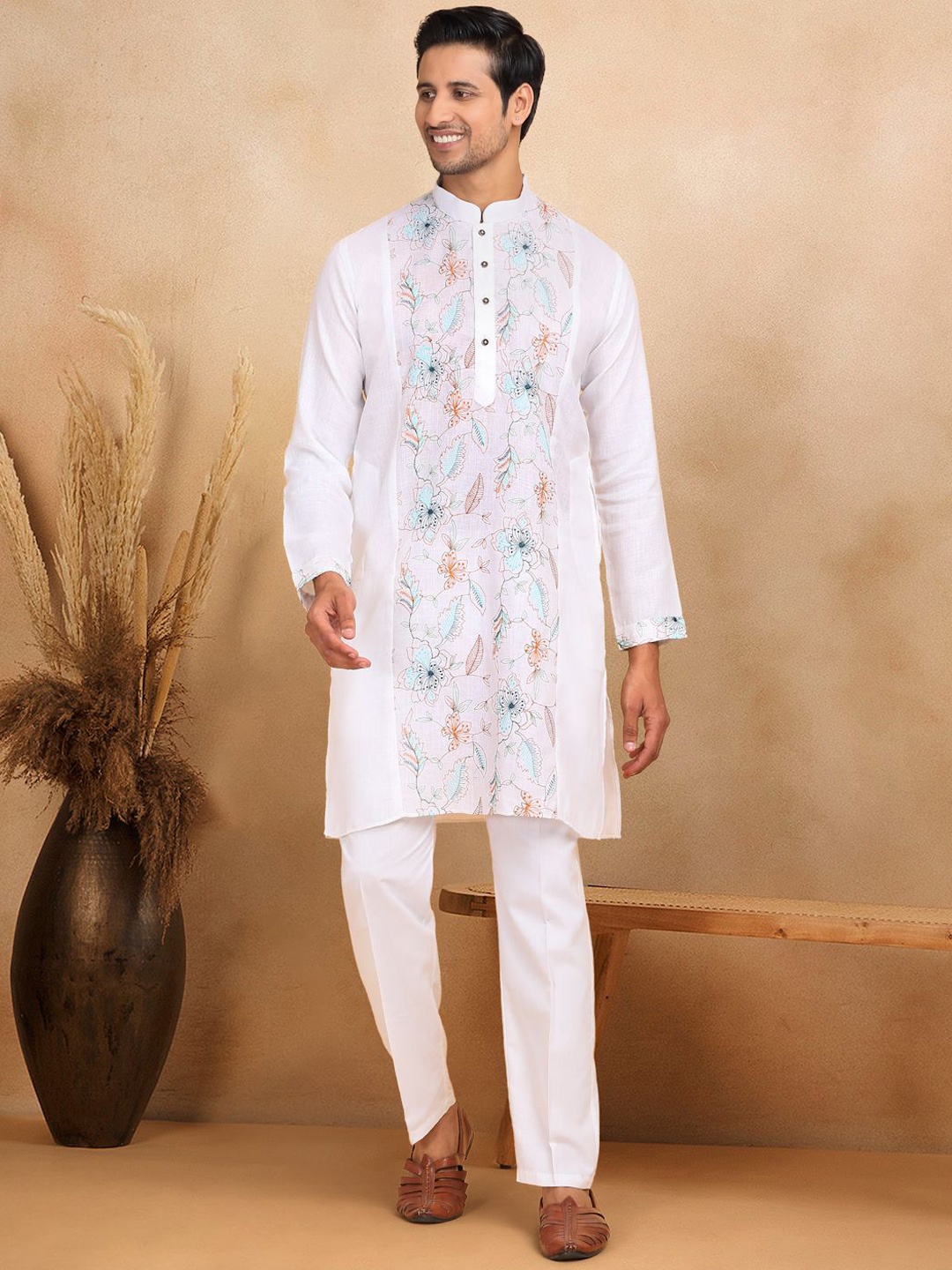 

KRAFT INDIA LUXE Men Ethnic Motifs Embroidered Grandeur & Majestic Artwork Kurta, White