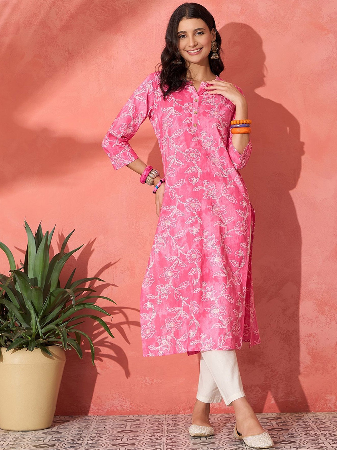 

Sangria Floral Printed Straight Kurtas, Pink