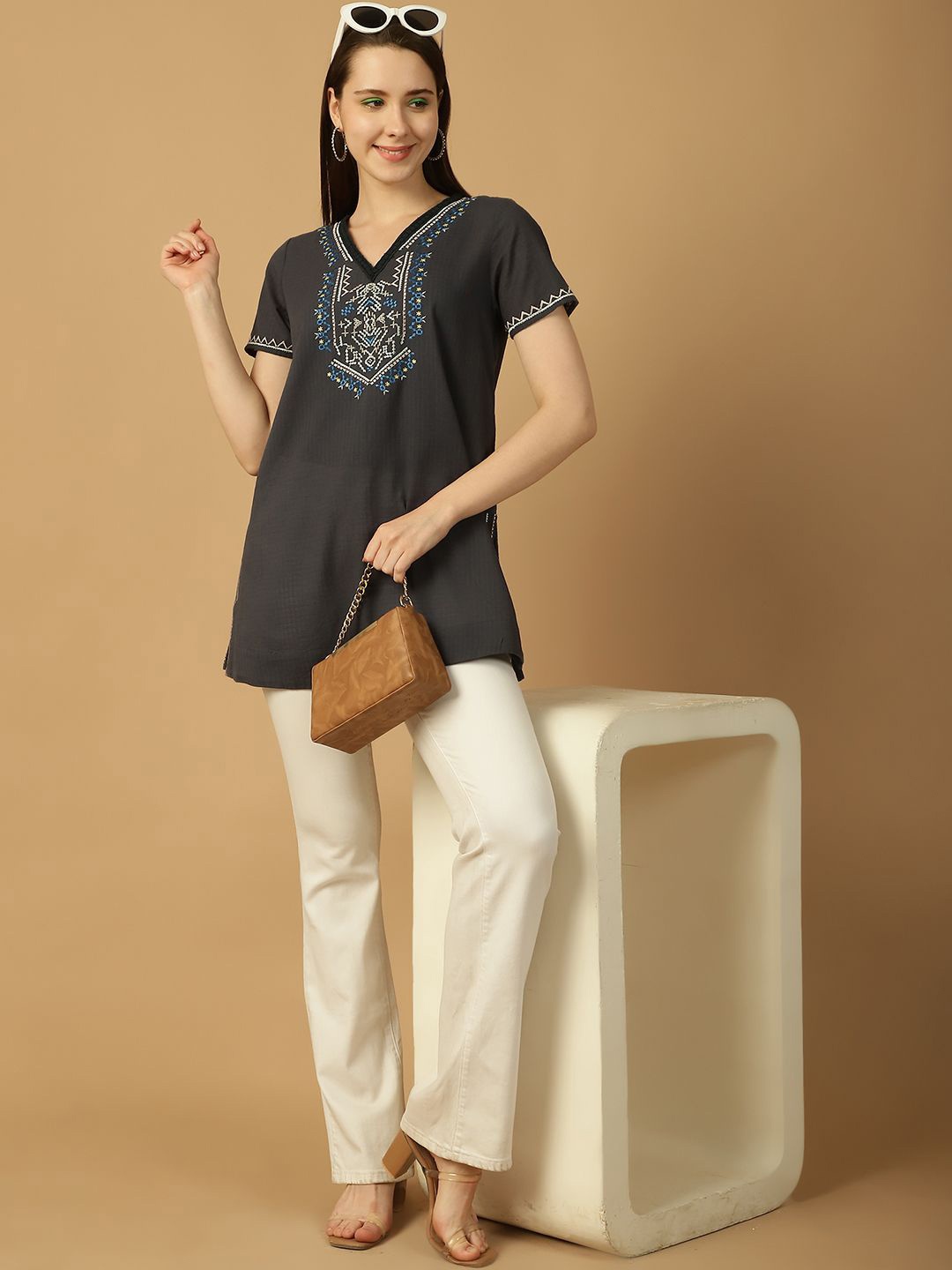 

250 DESIGNS Women Solid Embroidered A-Line Cotton Kurti, Navy blue