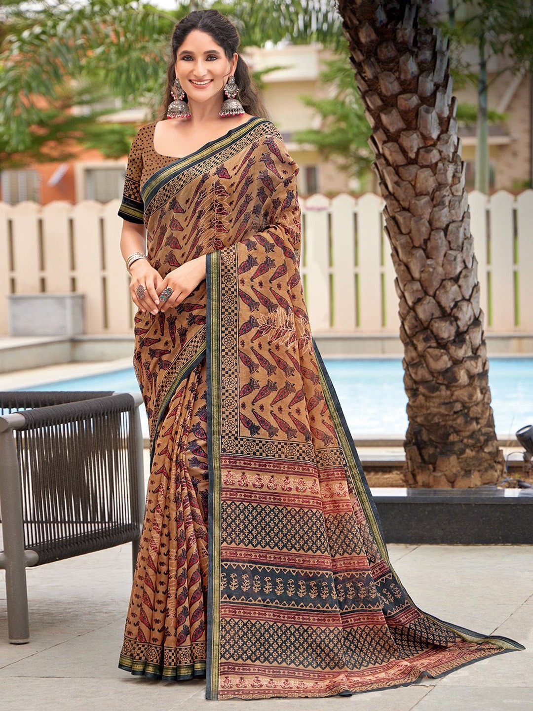 

Mitera Ethnic Motifs Printed Block Print Saree, Brown