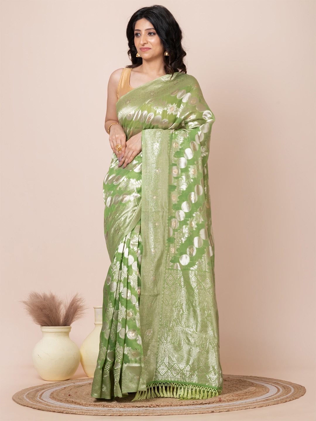 

Laa Calcutta Floral Zari Organza Banarasi Saree, Green