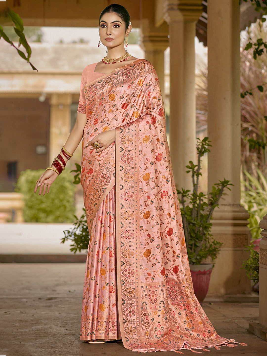 

SANGAM PRINTS Woven Design Zari Tussar Saree, Peach