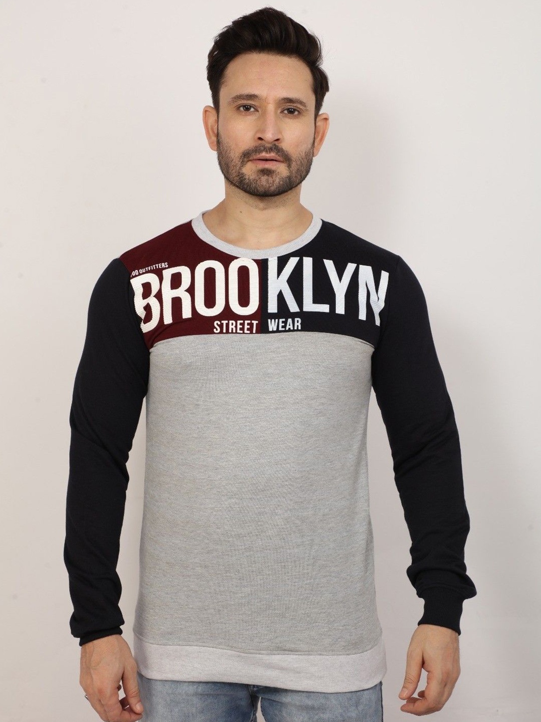 

Klub Fox Men Colourblocked Round Neck Fleece Sweatshirt, Grey melange