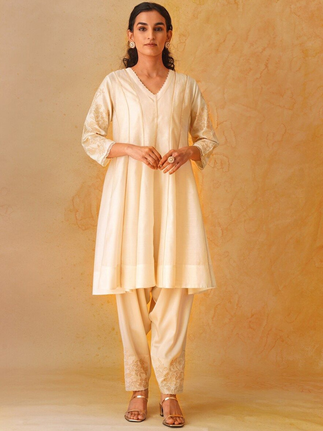 

JAYPORE Floral V Neck Beads & Stones Anarkali With Salwar & Dupatta, Off white