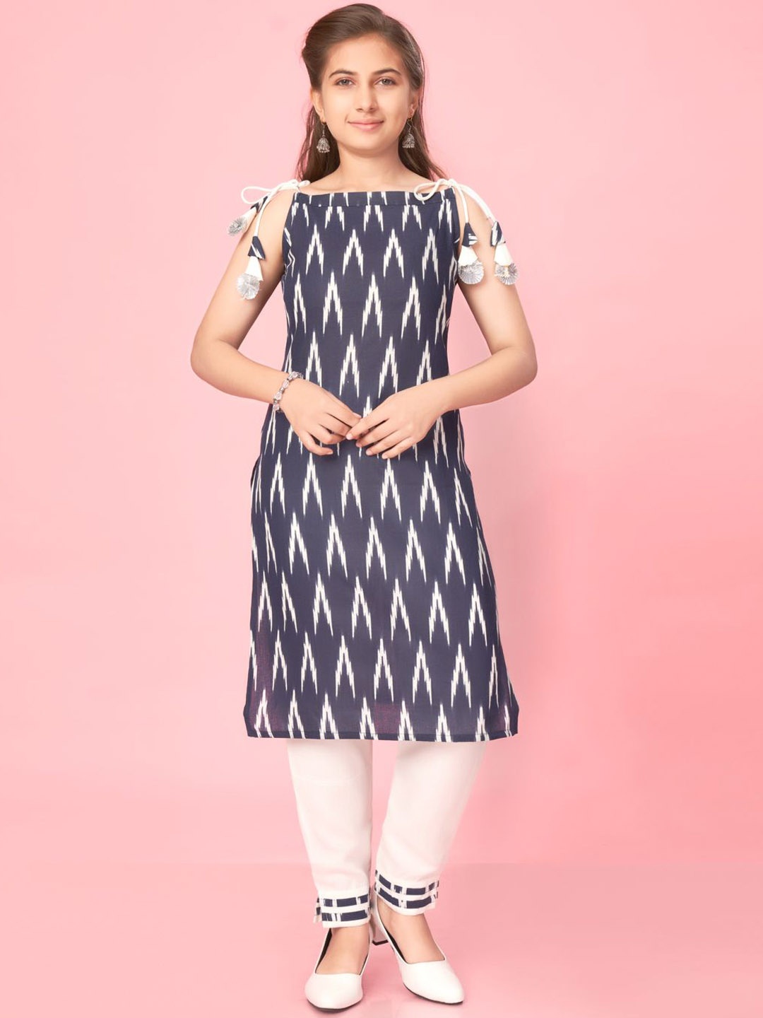 

BAESD Girls Pure Cotton Geometric Printed Kurta & Trousers, Navy blue