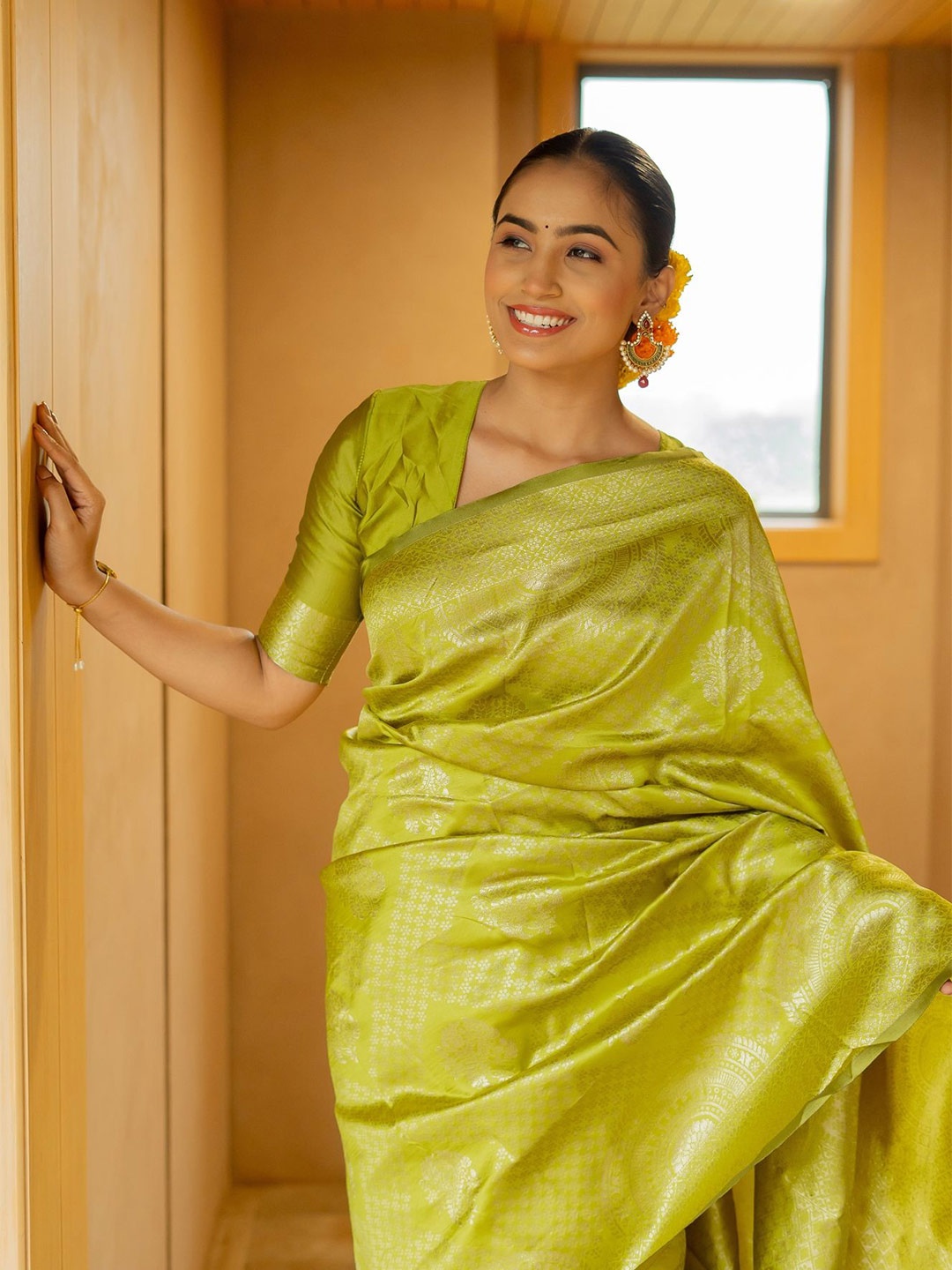 

Subham Woven Design Zari Banarasi Saree, Lime green