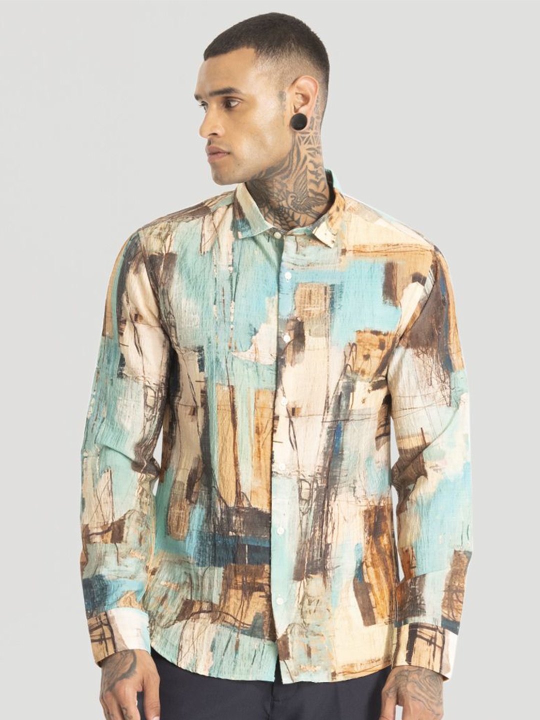

Snitch Men Smart Spread Collar Abstract Printed Slim Fit Casual Shirt, Beige