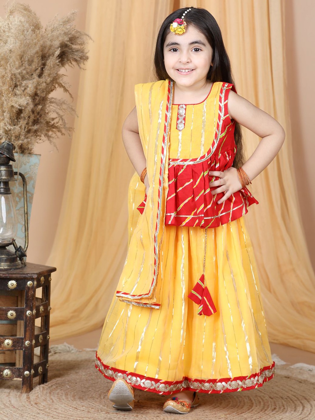 

Here&Now X Kinder Kids Girls Printed Ready to Wear Lehenga & Blouse With Dupatta, Yellow