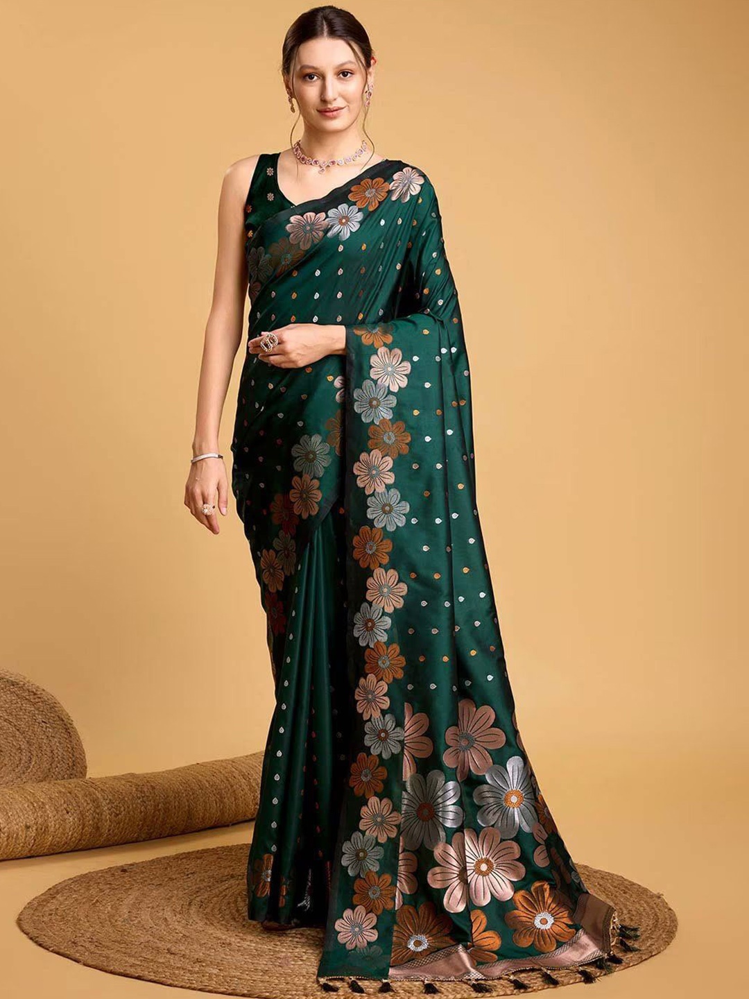 

MORLY Woven Design Zari Kanjeevaram Celebrity Saree, Green