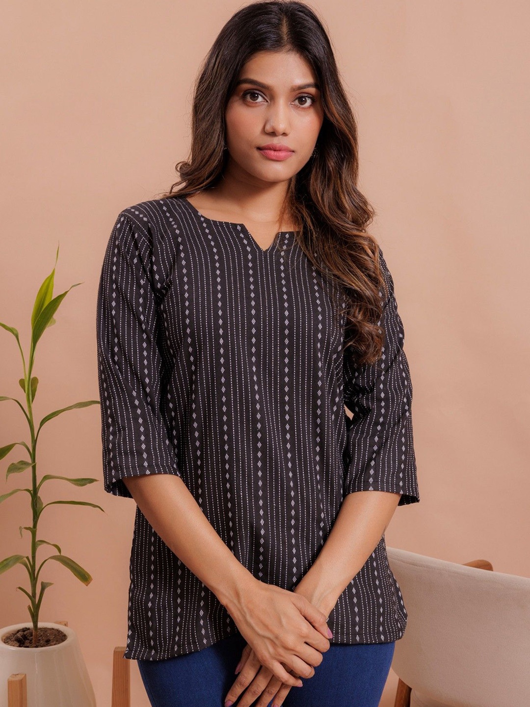 

Goti's Women Printed Kurta, Black