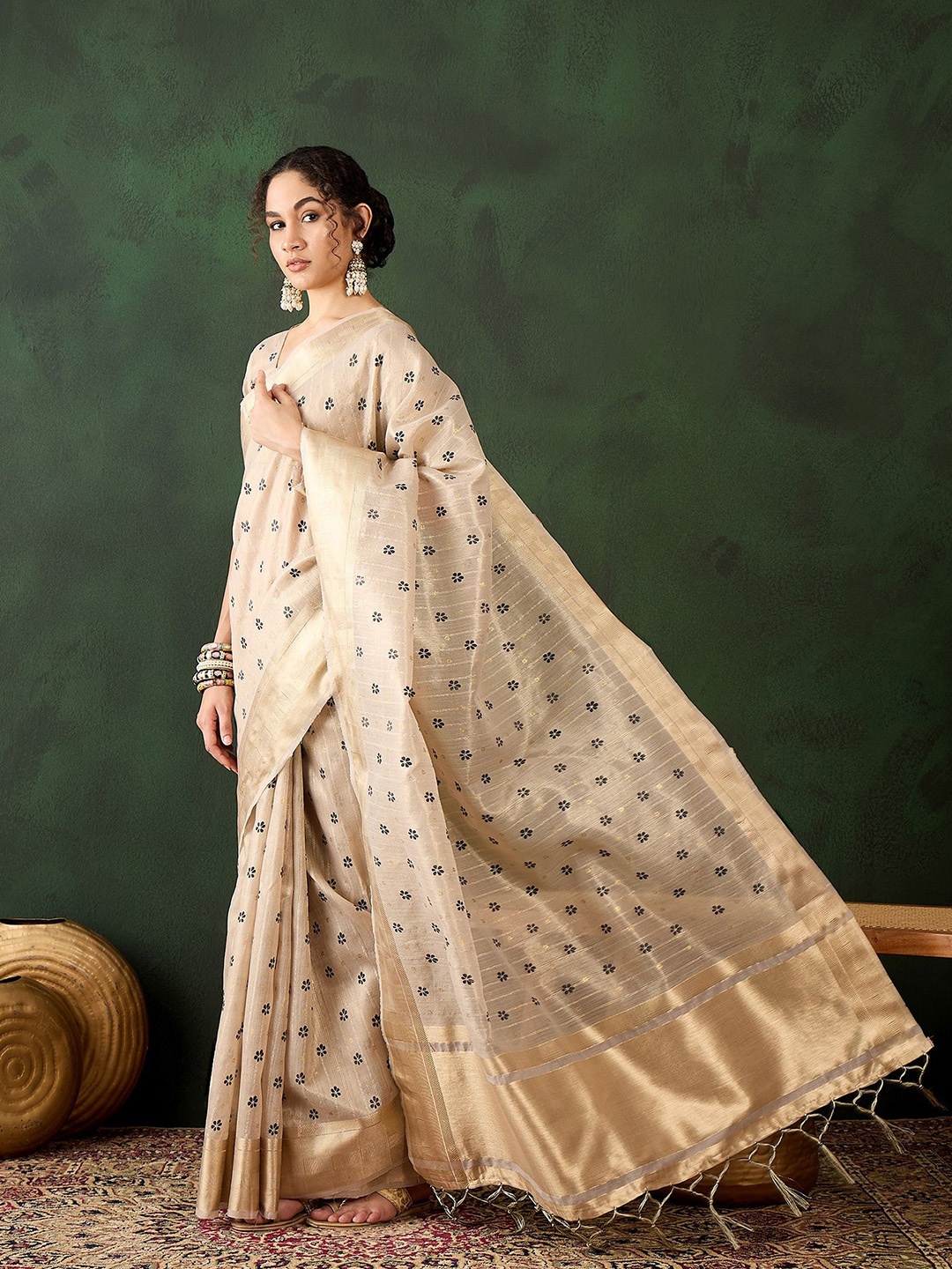

DIVASTRI Floral Woven Design Zari Organza Designer Kanjeevaram Saree, Beige