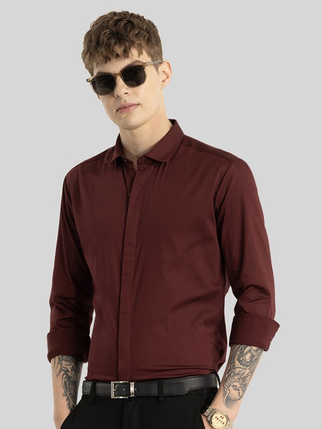 

Snitch Men Smart Spread Collar Solid Cotton Slim Fit Semiformal Shirt, Maroon