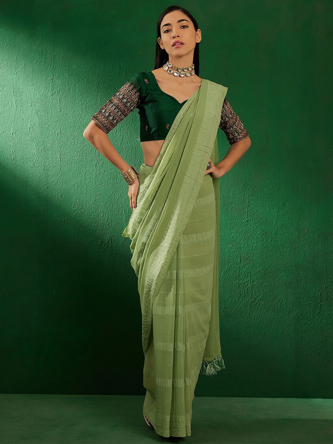 

DIVASTRI Solid Saree with Blouse Piece, Green