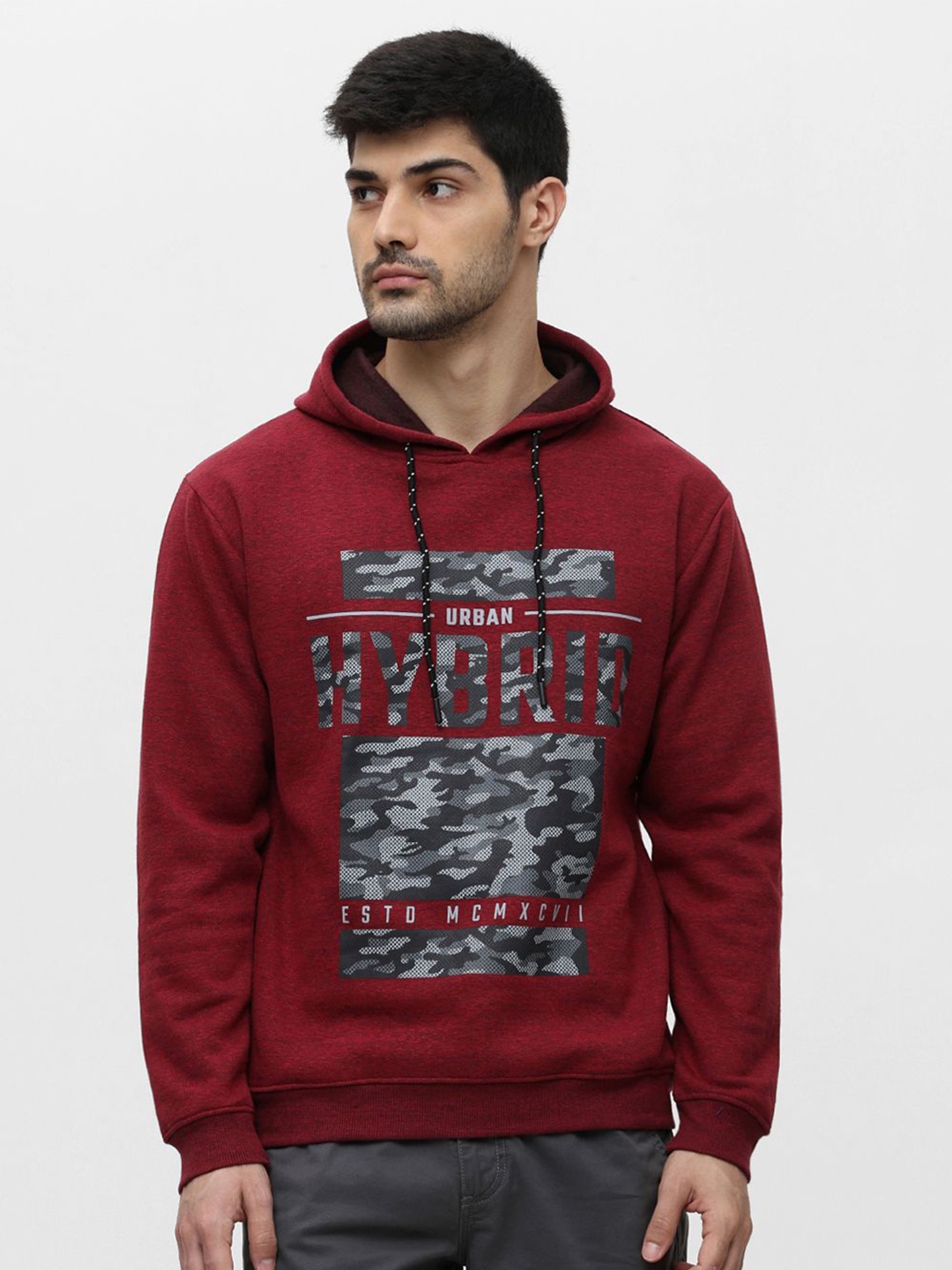 

Klub Fox Men Typographic Printed Hooded Sweatshirt, Red