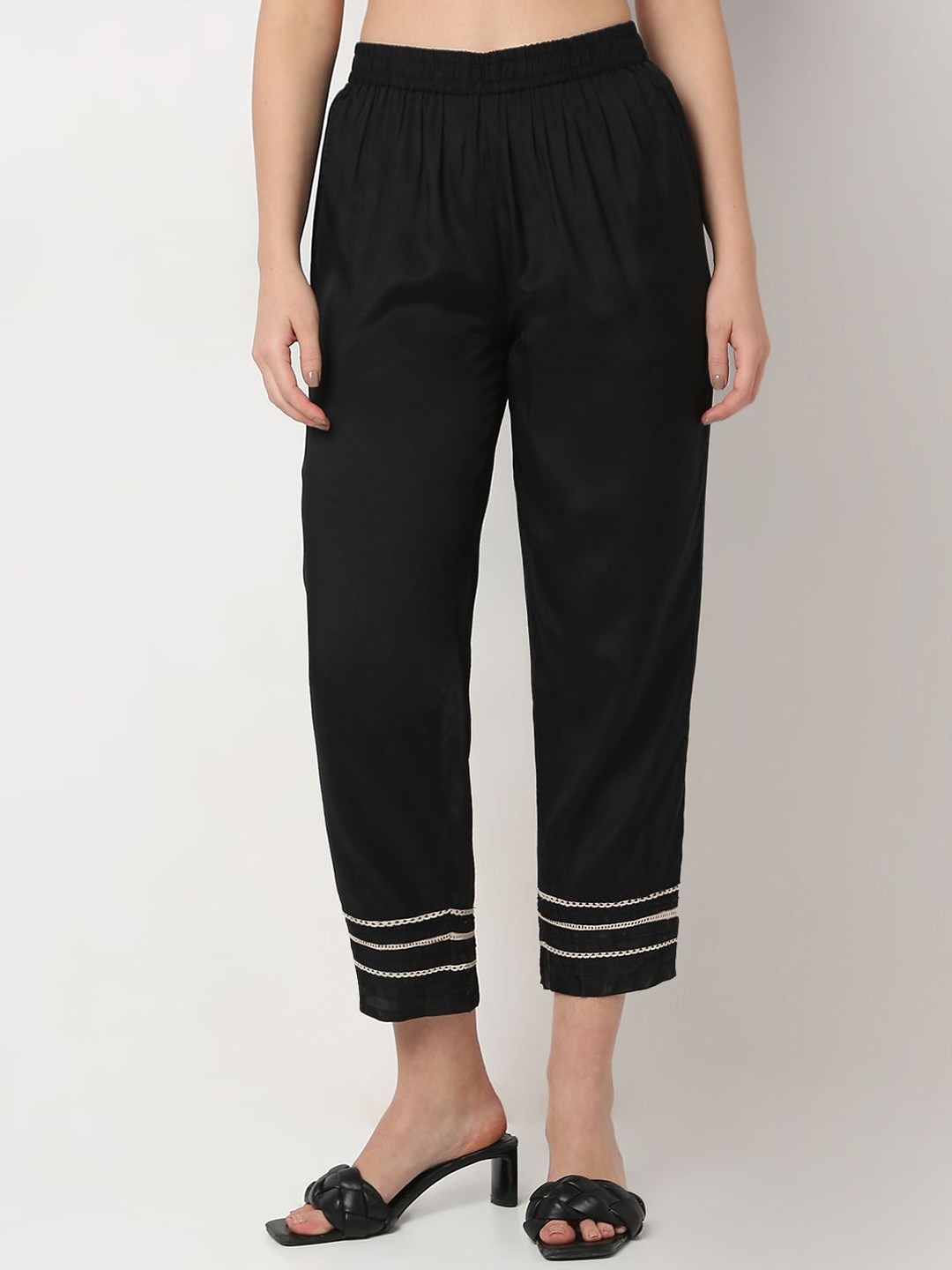 

NYLANGAN Women Solid Relaxed Straight Fit Trousers, Black