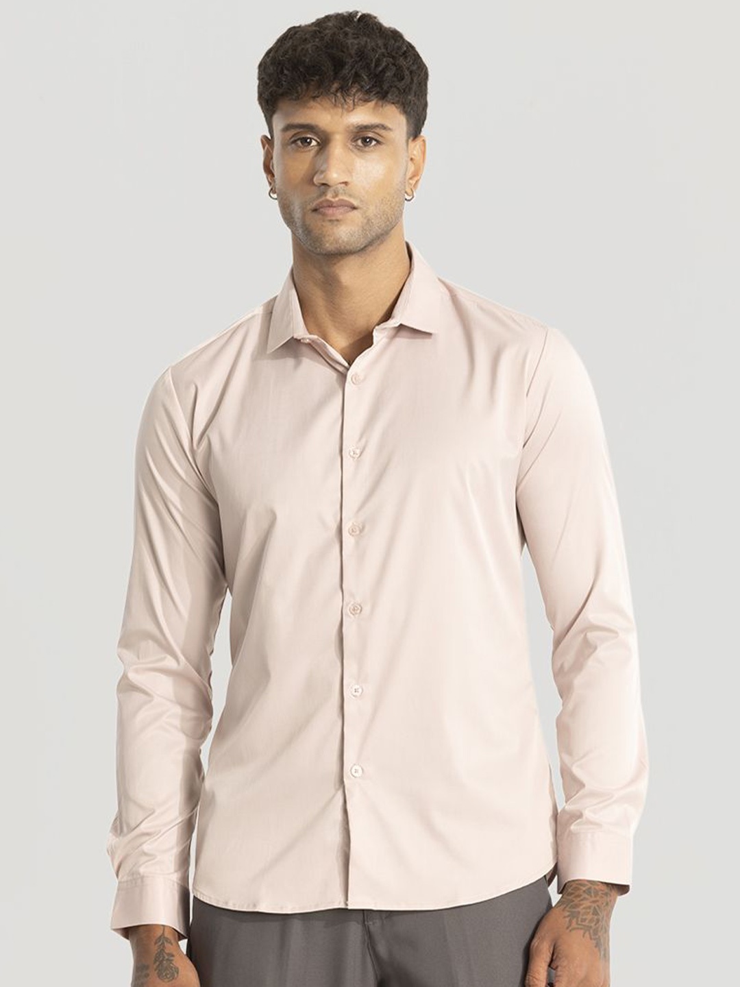 

Snitch Men Smart Spread Collar Solid Slim Fit Casual Shirt, Pink