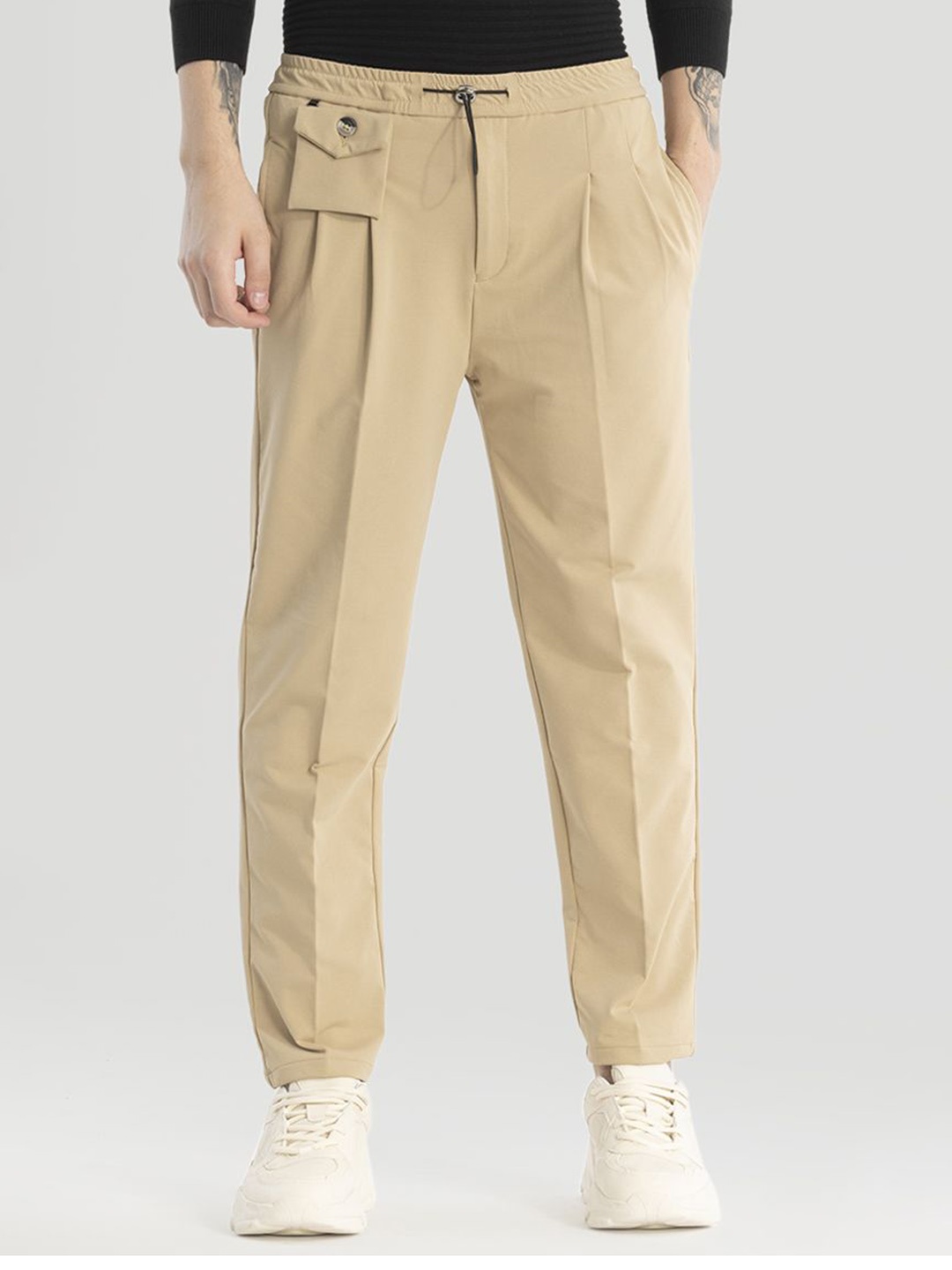 

Snitch Men Relaxed Loose Fit Pleated Trousers, Beige