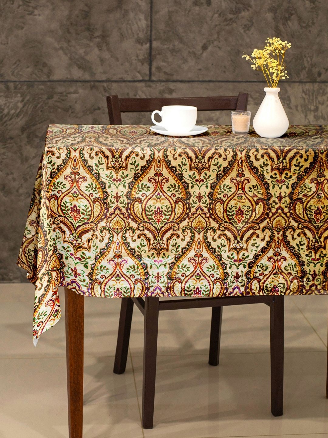 

Tesmare Off White & Yellow Ethnic Motifs Printed Velvet Anti-Slip 4-Seater Table Cover