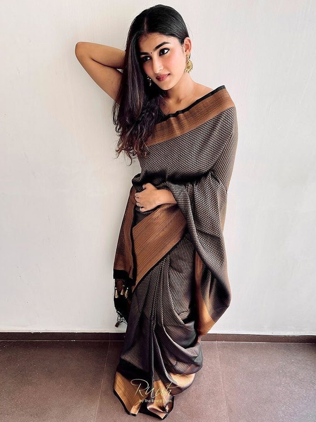

HANDSEL Woven Design Zari Pure Silk Banarasi Saree, Black