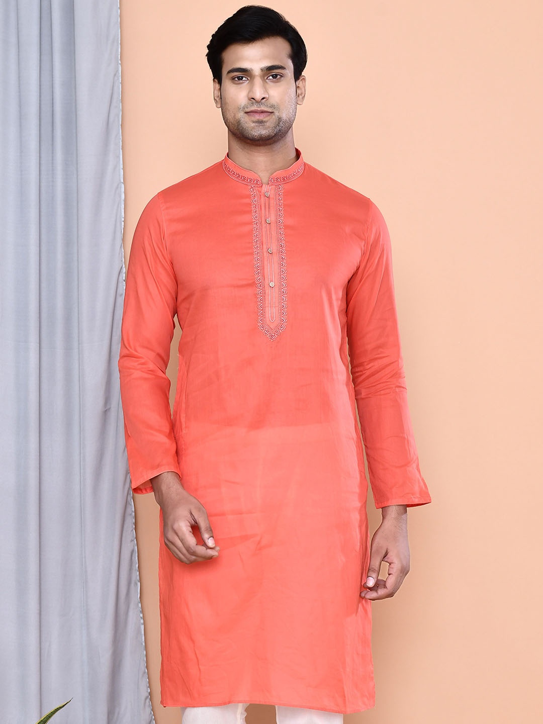 

MAAHI FABS Men Thread Work Kurta, Red