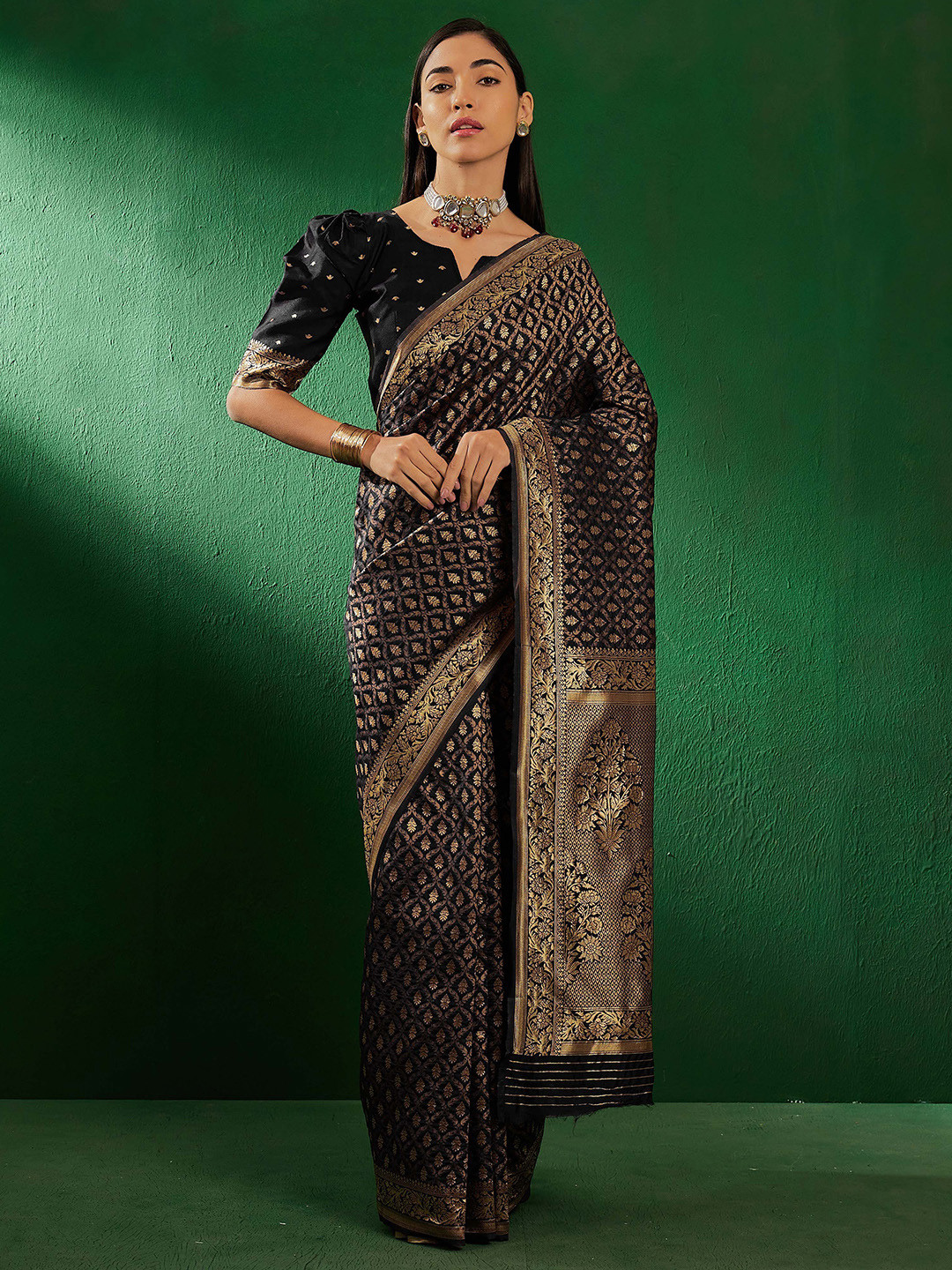 

DIVASTRI Woven Design Zari Banarasi Sarees, Black