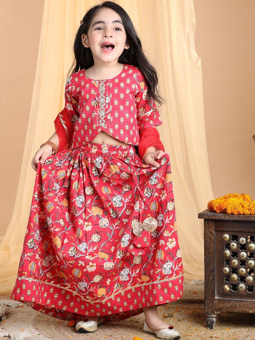 

Here&Now X Kinder Kids Girls Printed Ready to Wear Lehenga & Blouse With Dupatta, Red