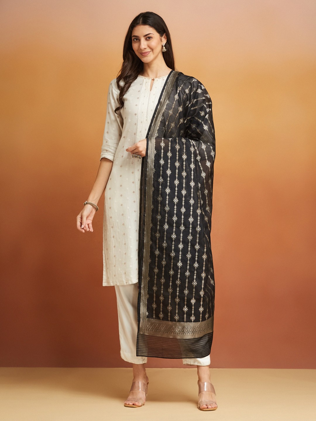 

Fabindia Black Cotton Silk Blend Woven Dupatta