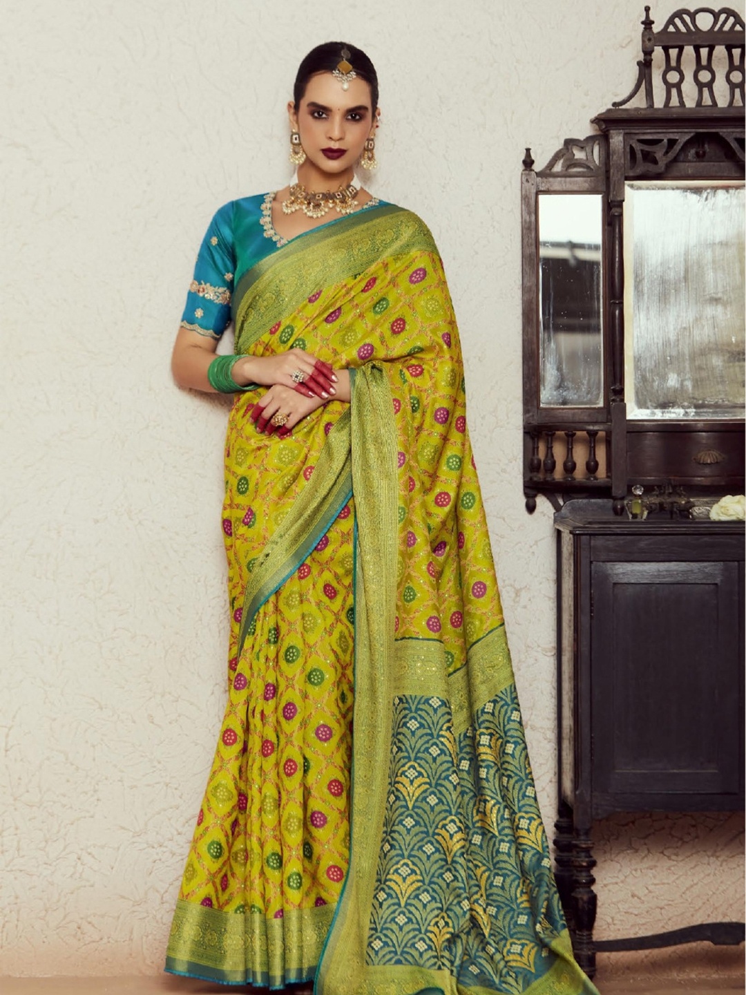

KALINDI Ethnic Motifs Zari Brasso Paithani Saree, Lime green