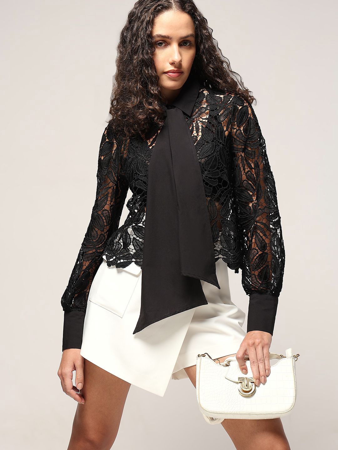 

Vero Moda Women Spread Collar Floral Printed Casual Shirt, Black