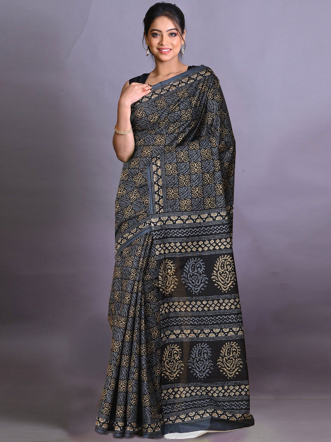 

Unnati Silks Printed Pure Cotton Handloom Block Print Saree, Black