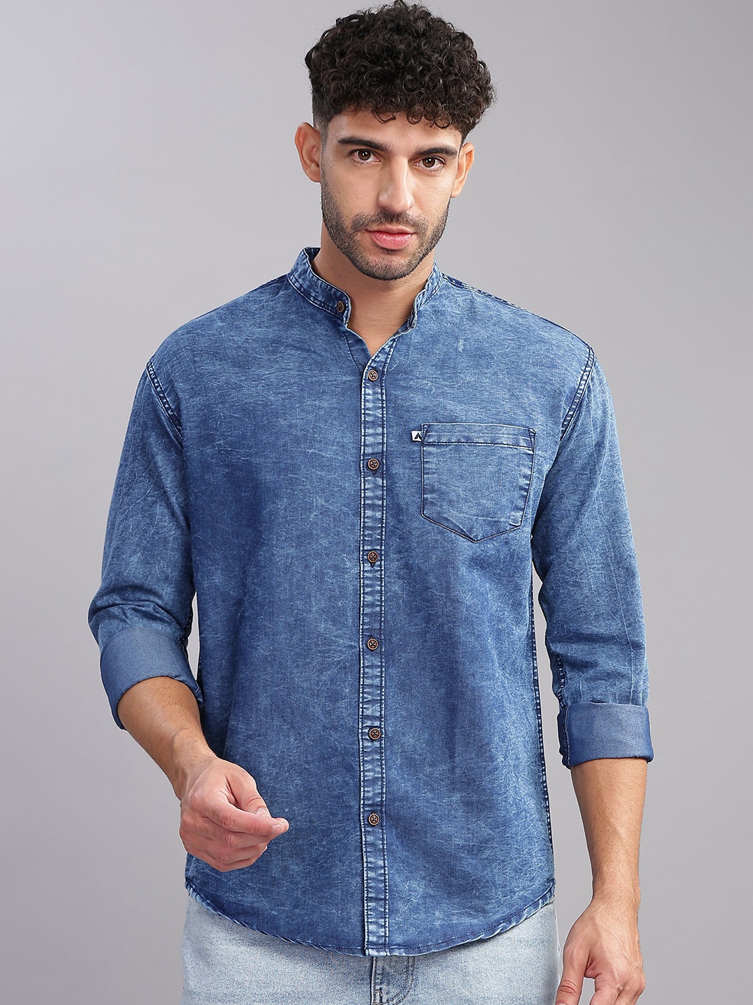 

AIDAN PAUL Men Relaxed Cutaway Collar Faded Denim Casual Shirt, Blue