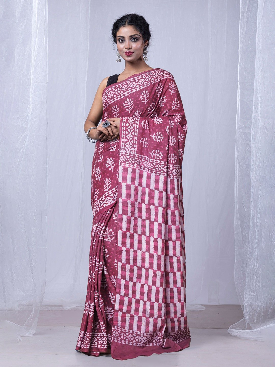 

Unnati Silks Floral Pure Cotton Handloom Dabu Saree, Pink