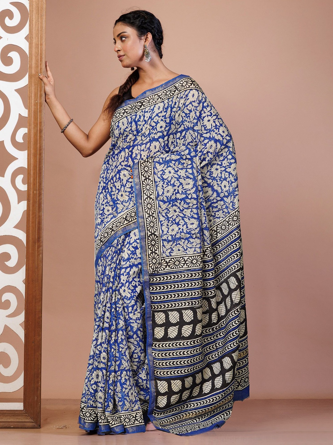 

Unnati Silks Floral Printed Handloom Bagru Saree, Blue
