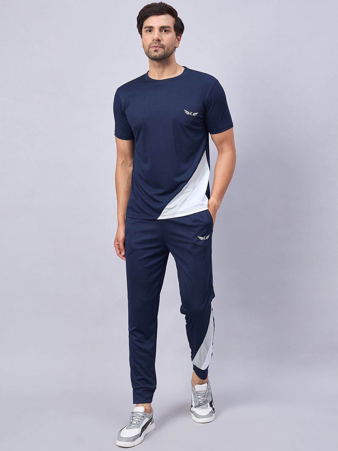 

CHROME & CORAL Men Mid-Rise Tracksuits, Navy blue