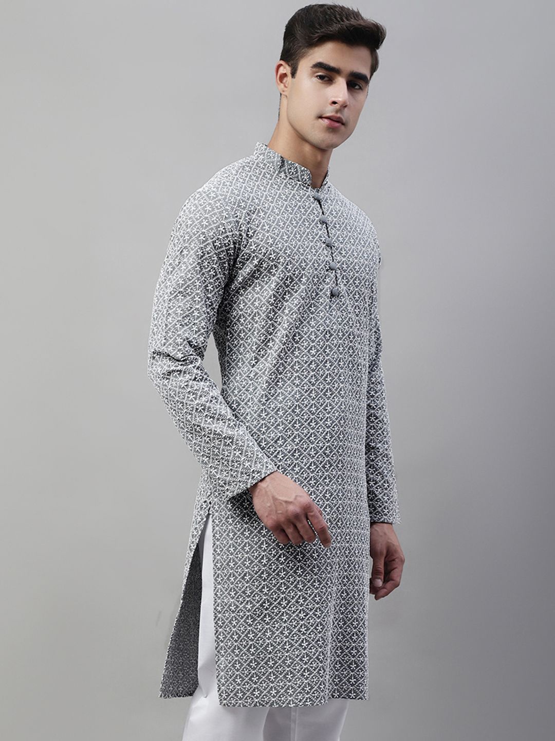 

Jompers Men Floral Embroidered Mandarin Collar Cotton Kurta, Grey