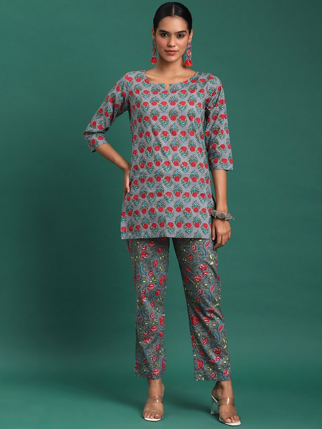 

Sangria Women Printed Pure Cotton Three Quarter Sleeve Tunic & Trouser Co-Ords, Grey