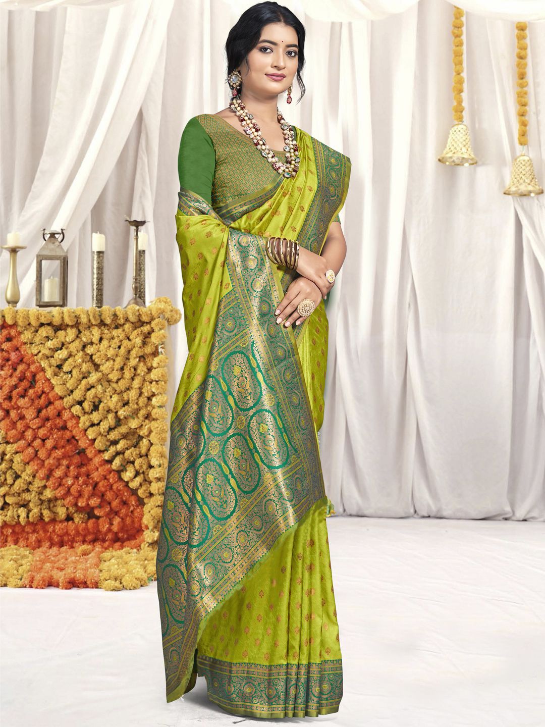 

SANGAM PRINTS Woven Design Zari Tussar Saree, Green