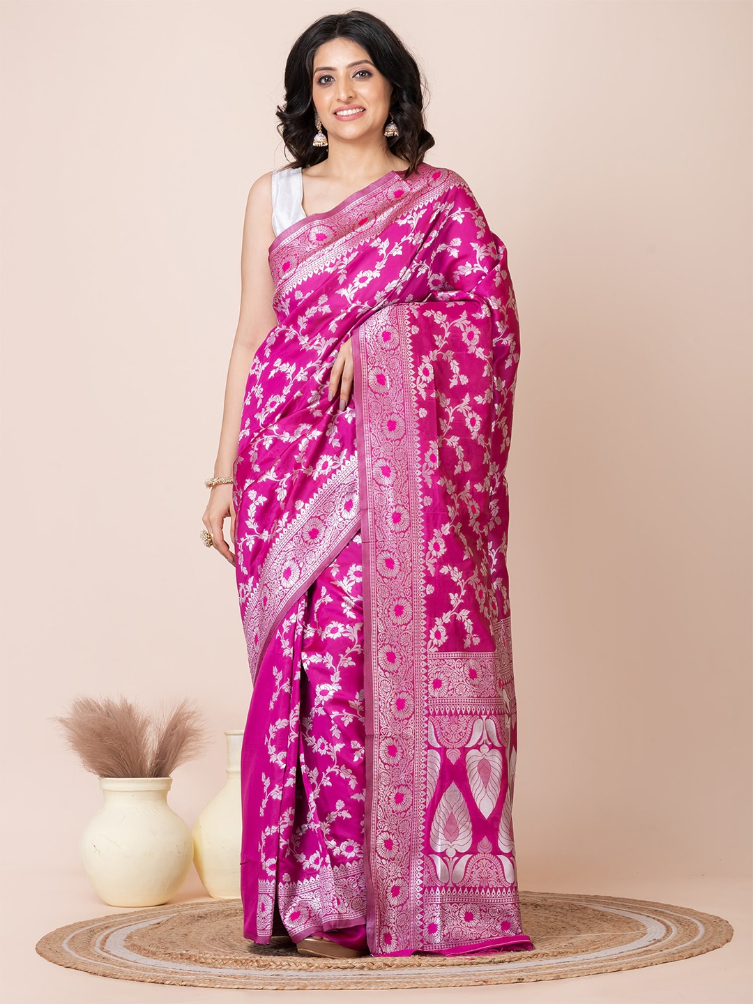 

Laa Calcutta Woven Design Zari Banarasi Saree, Magenta