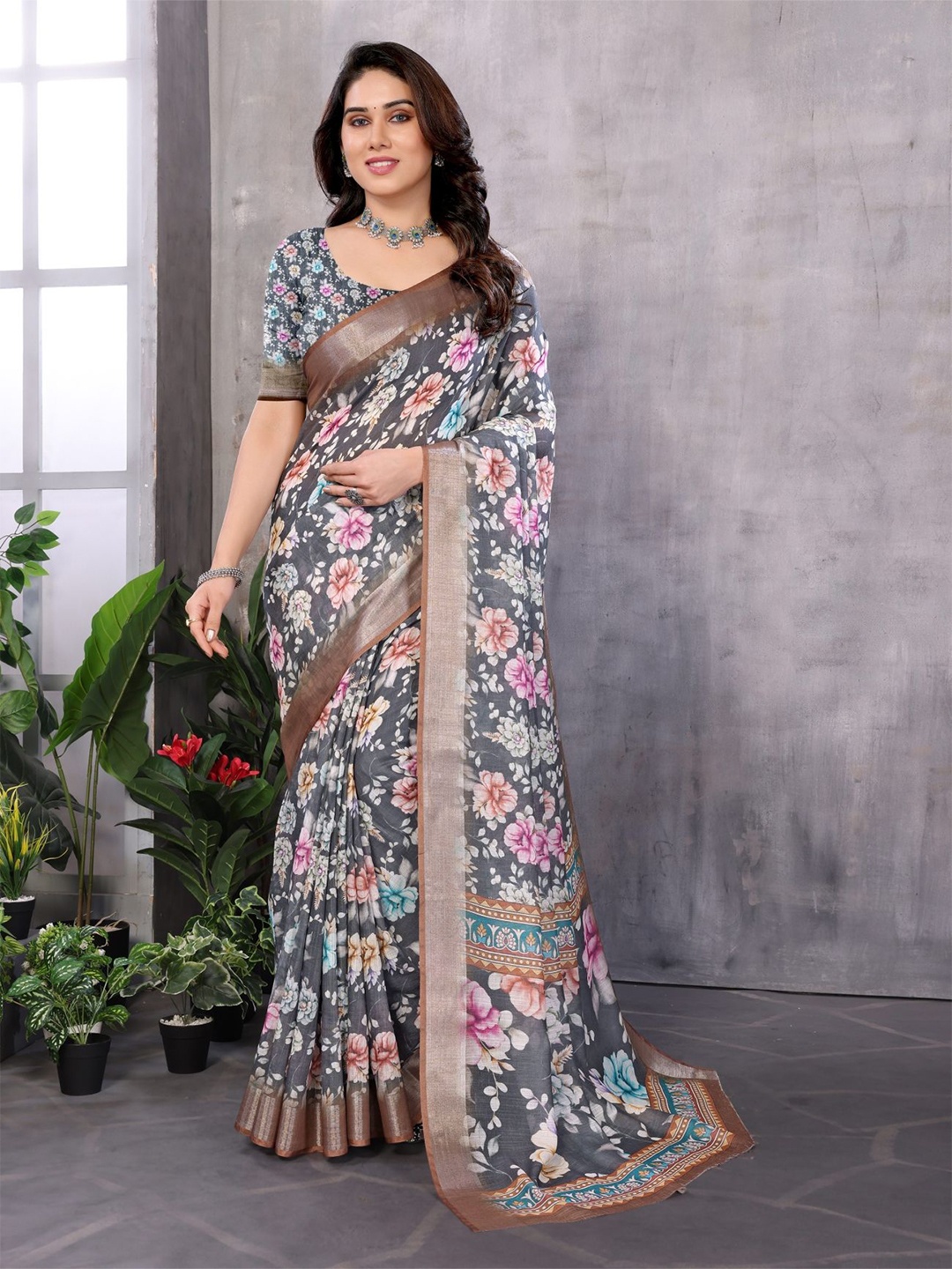 

vj fashion Floral Printed Zari Saree, Grey