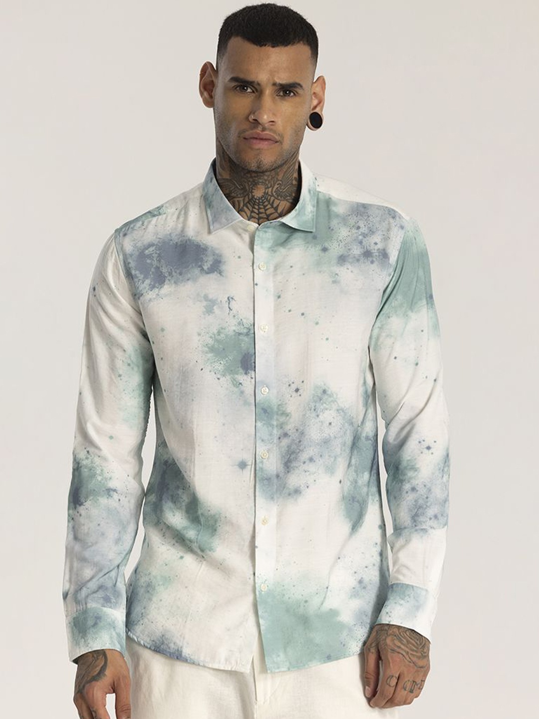 

Snitch Men Smart Spread Collar Abstract Printed Slim Fit Casual Shirt, White