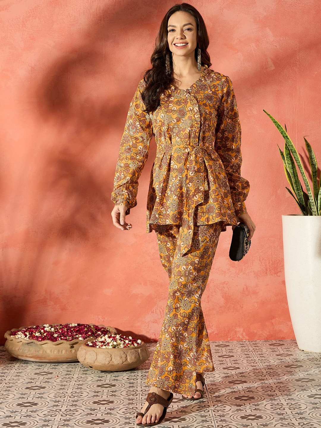 

InWeave Women Printed Pure Cotton Tunic & Trouser With Belt Co-Ords, Mustard