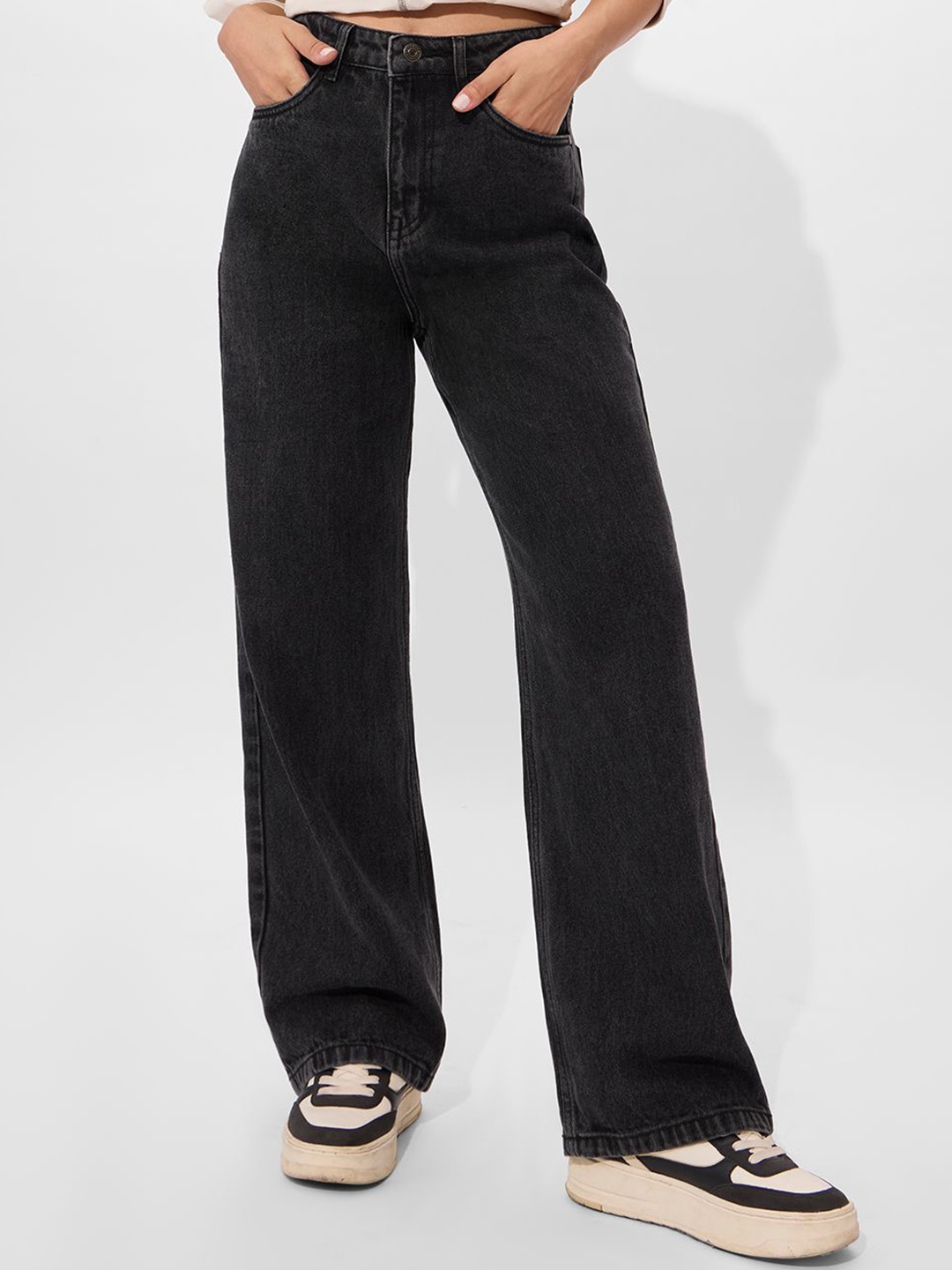 

The Souled Store Women Straight Fit Clean Look No Fade Stretchable Jeans, Charcoal