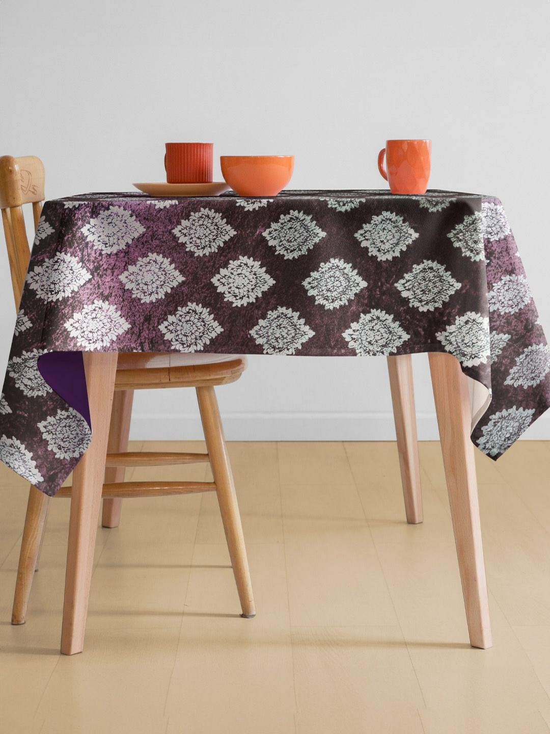 

Tesmare Mauve Ethnic Motifs Velvet Anti-Slip 4-Seater Table Cover