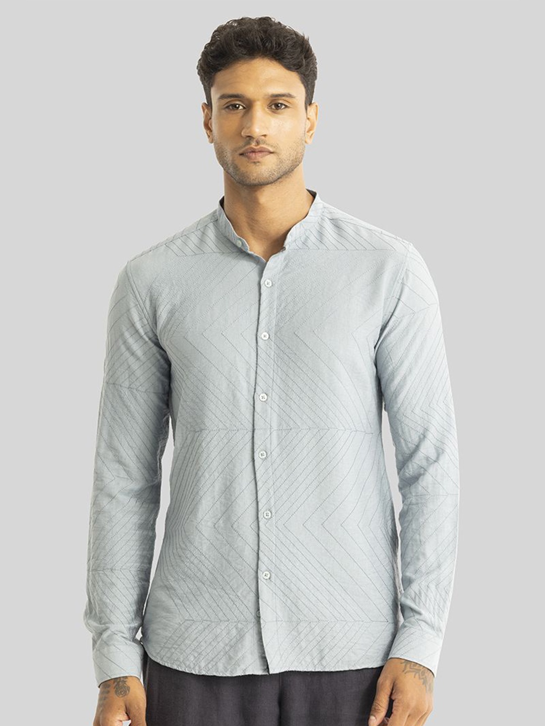 

Snitch Men Smart Band Collar Geometric Printed Slim Fit Casual Shirt, Grey